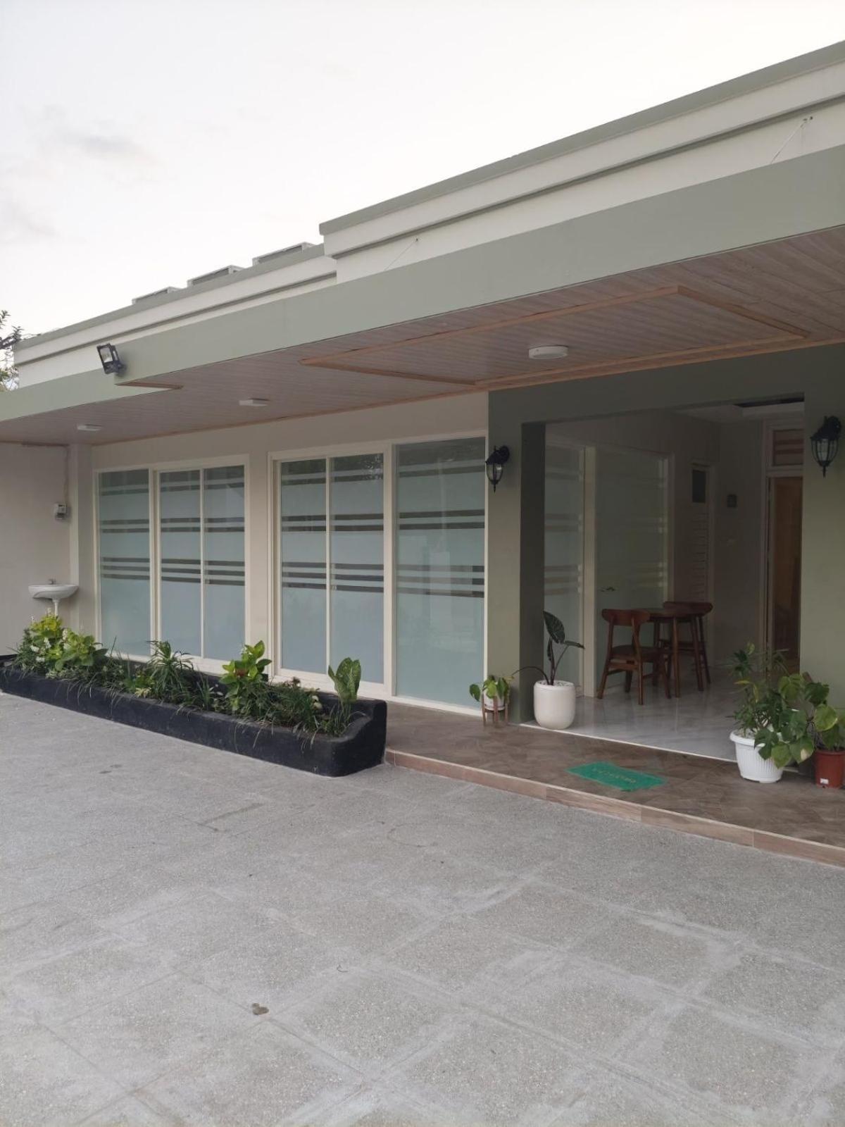 El Nipa Hotel Labuan Bajo Exterior photo