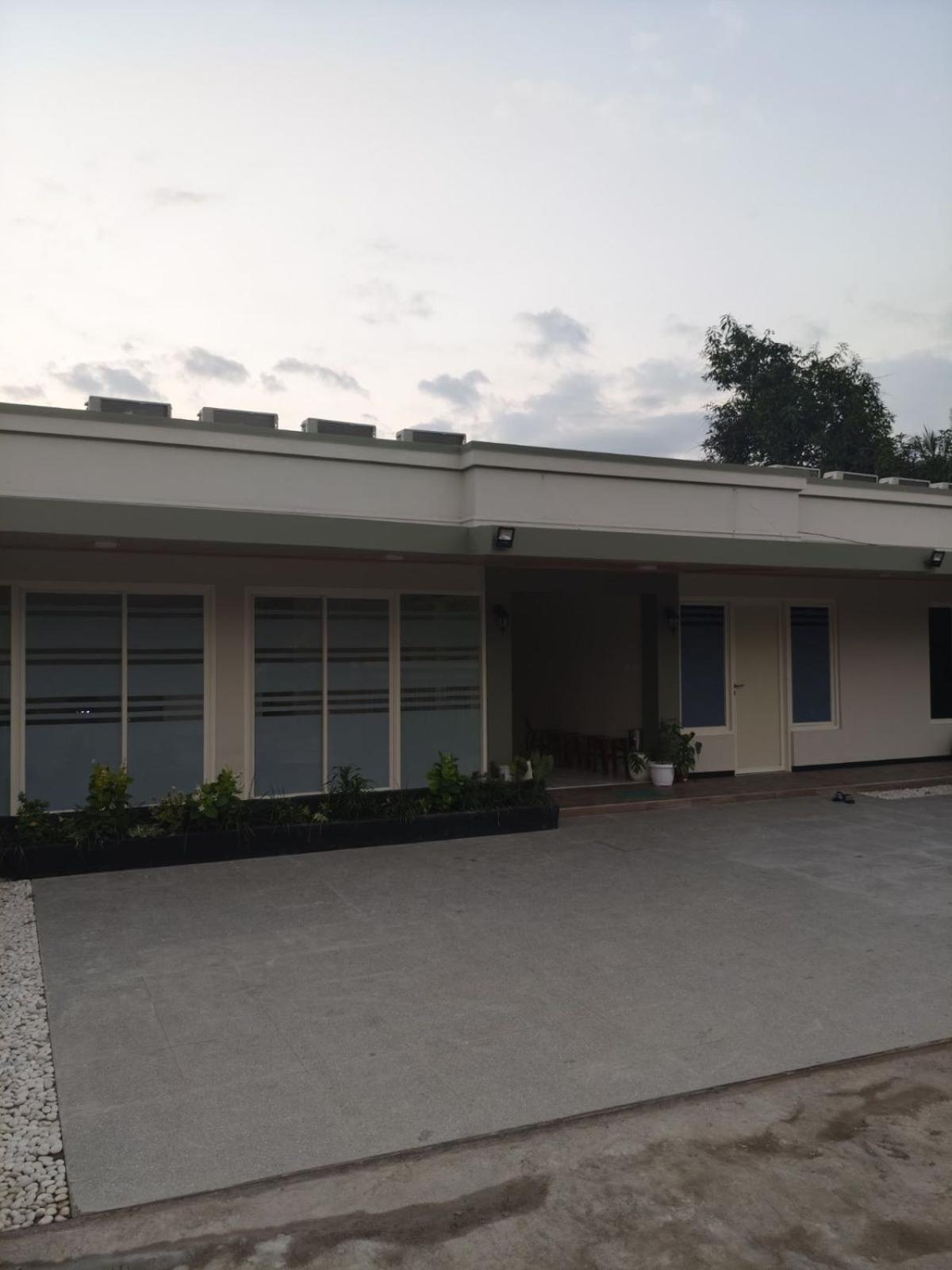 El Nipa Hotel Labuan Bajo Exterior photo